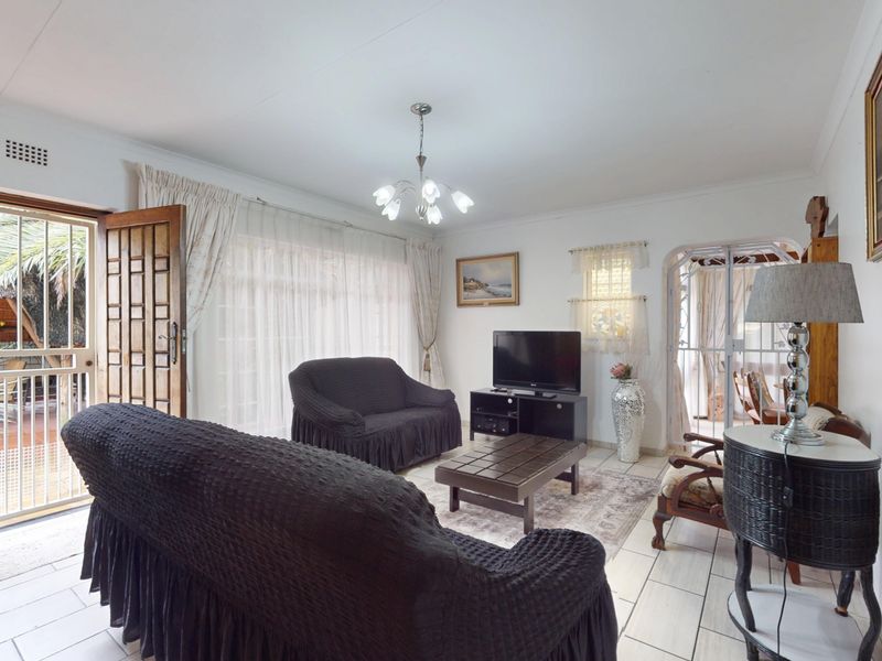 Spacious Family Home with Pool, Lapa and Flatlet in Witkoppie Ridge - Photo 9