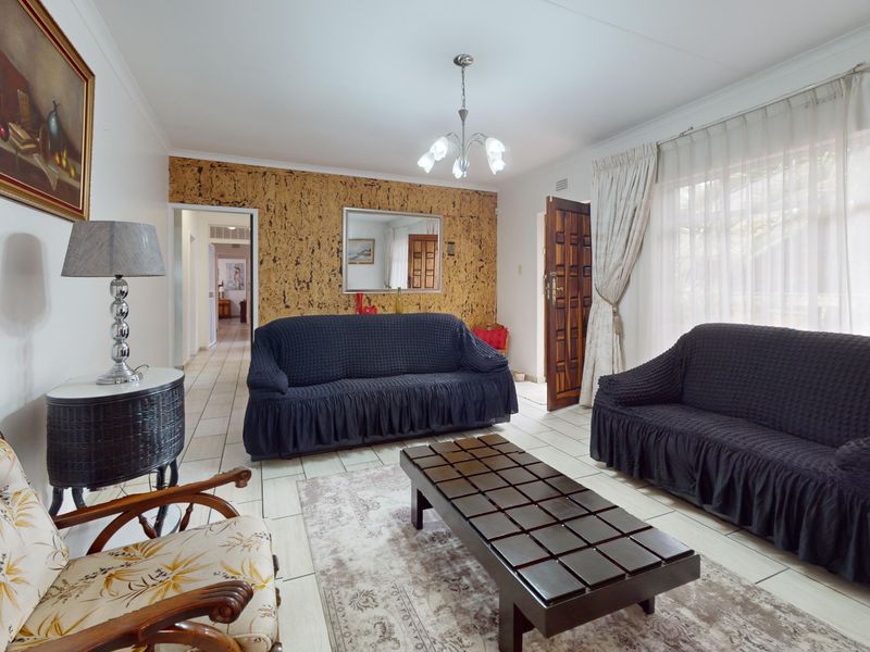 Spacious Family Home with Pool, Lapa and Flatlet in Witkoppie Ridge - Photo 8