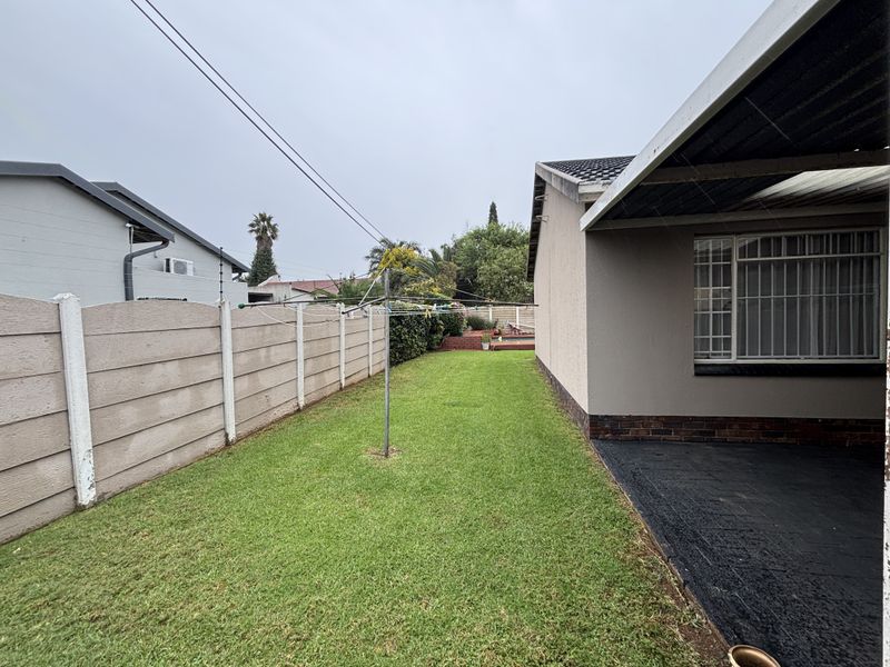 Spacious Family Home with Pool, Lapa and Flatlet in Witkoppie Ridge - Photo 6