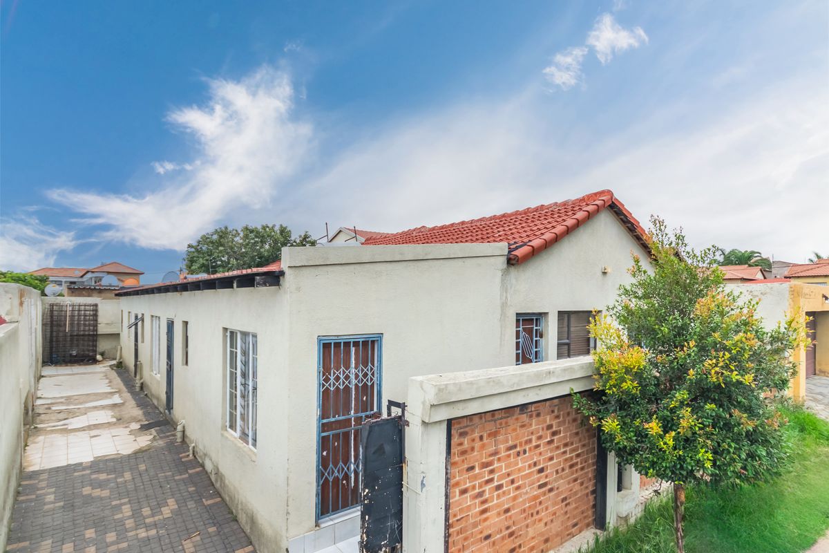 Income-Generating 8-Unit Investment Property in Cosmo City Ext 8 - Photo 3