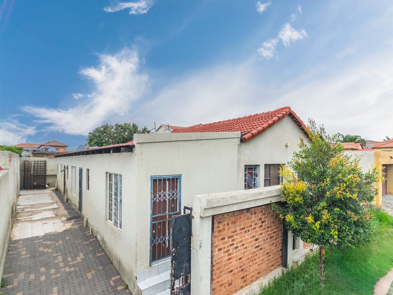 Income-Generating 8-Unit Investment Property in Cosmo City Ext 8 - Photo 3