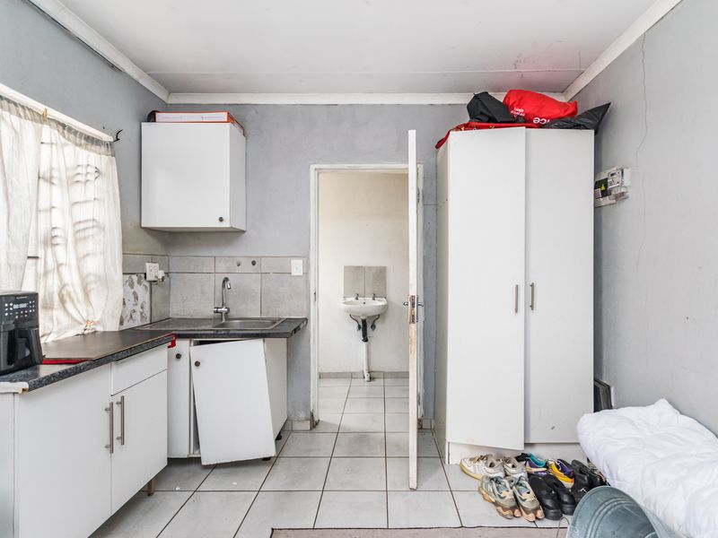 Income-Generating 8-Unit Investment Property in Cosmo City Ext 8 - Photo 9