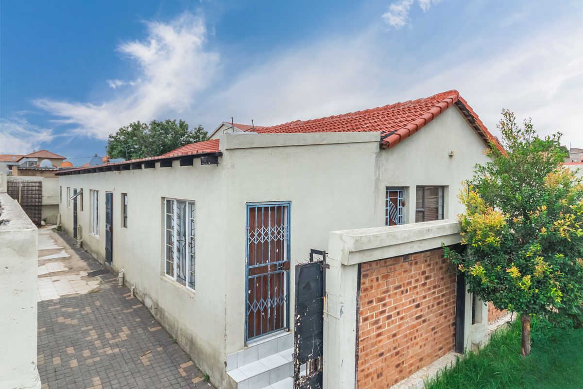 Income-Generating 8-Unit Investment Property in Cosmo City Ext 8 - Photo 2