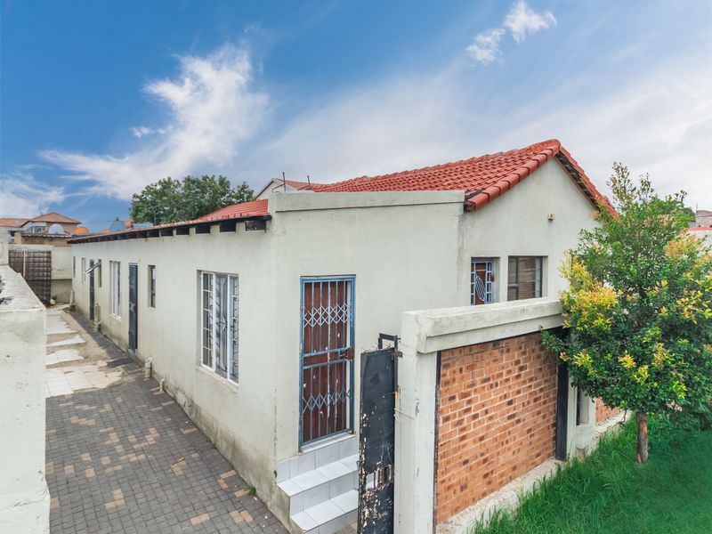 Income-Generating 8-Unit Investment Property in Cosmo City Ext 8 - Photo 2