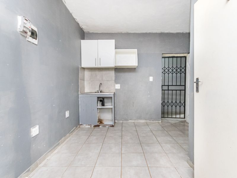 High-Yield 12-Unit Investment  in Cosmo Ext 8 – Priced to Sell Fast - Photo 9