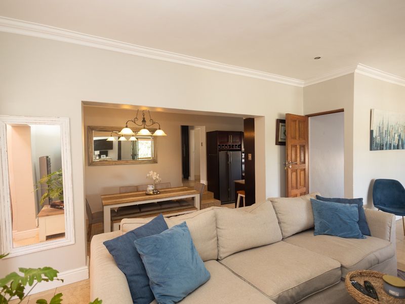 Stunning 3-Bedroom Family Home with Dual Flatlets - Photo 8