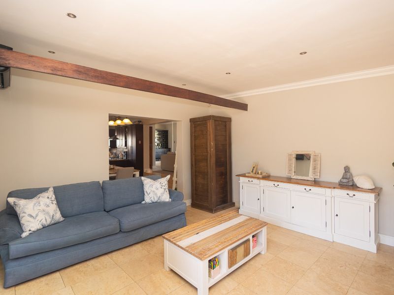 Stunning 3-Bedroom Family Home with Dual Flatlets - Photo 6