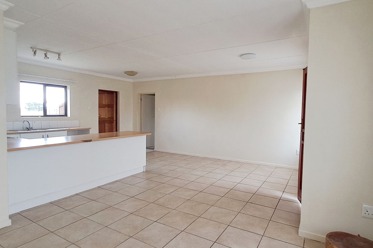 PARSONSVLEI 2 BED 1 BATH TOWNHOUSE WITH SINGLE GARAGE FOR RENT - Photo 4