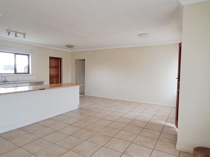 PARSONSVLEI 2 BED 1 BATH TOWNHOUSE WITH SINGLE GARAGE FOR RENT - Photo 4