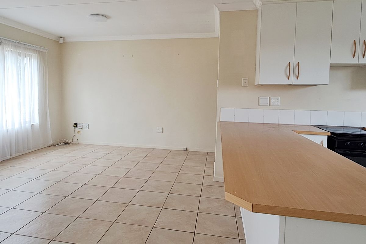 PARSONSVLEI 2 BED 1 BATH TOWNHOUSE WITH SINGLE GARAGE FOR RENT - Photo 3