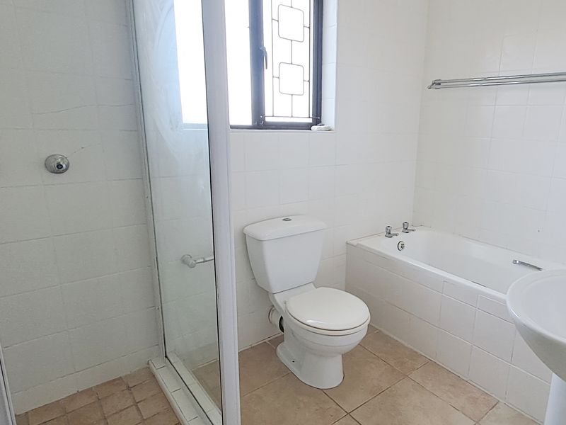 PARSONSVLEI 2 BED 1 BATH TOWNHOUSE WITH SINGLE GARAGE FOR RENT - Photo 8