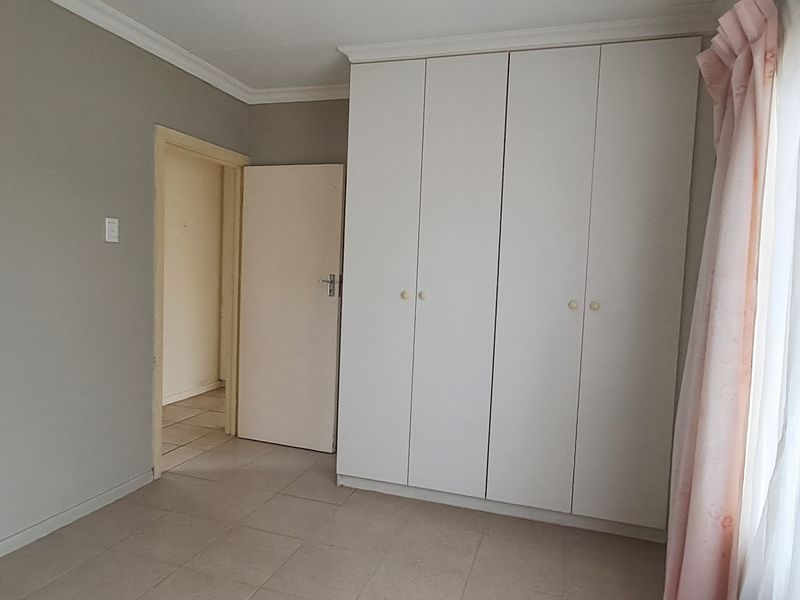 PARSONSVLEI 2 BED 1 BATH TOWNHOUSE WITH SINGLE GARAGE FOR RENT - Photo 6