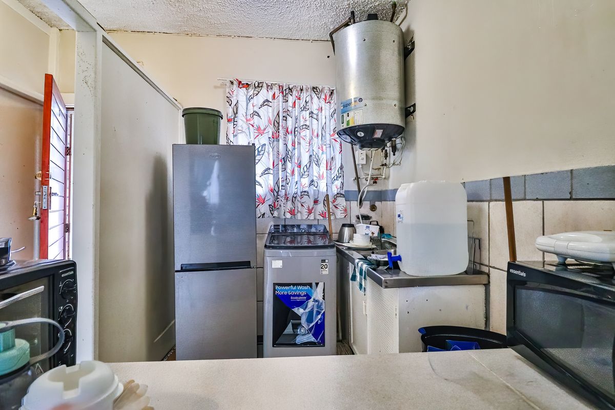 Ground-Floor Bachelor in Harbour Heights - Photo 4