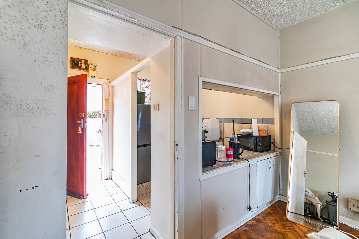 Ground-Floor Bachelor Unit in Harbour Heights - Photo 2