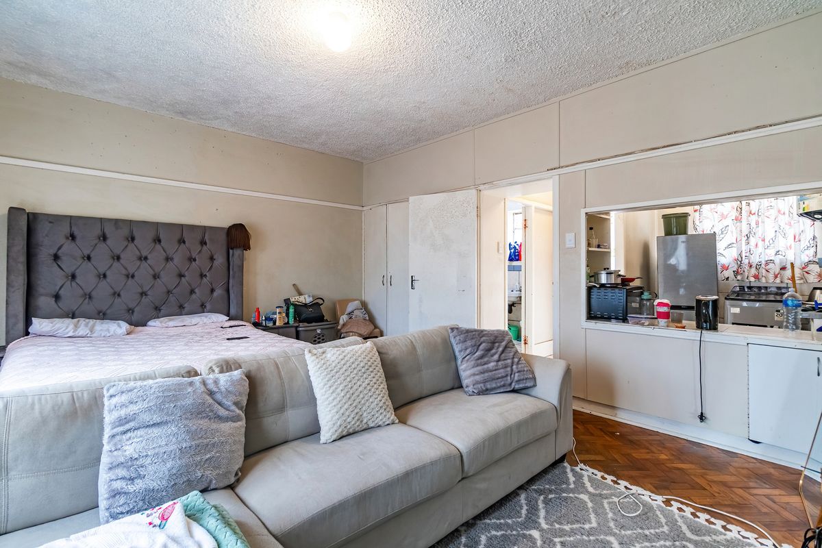 Ground-Floor Bachelor Unit in Harbour Heights - Photo 3