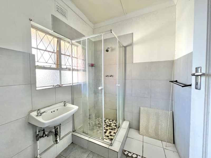 Musgrave Two Bedroom flat for let - Photo 9