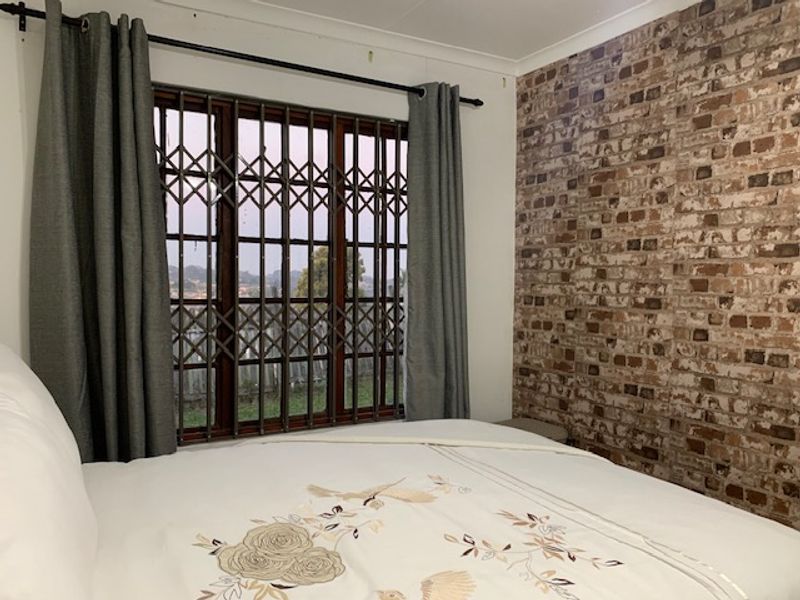 Charming 1.5-Bedroom Garden Unit - Photo 9