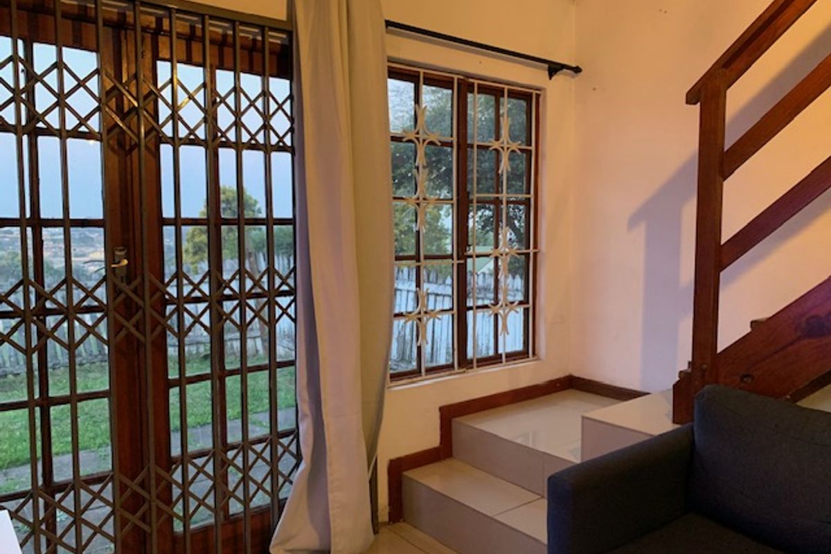 Charming 1.5-Bedroom Garden Unit - Photo 5