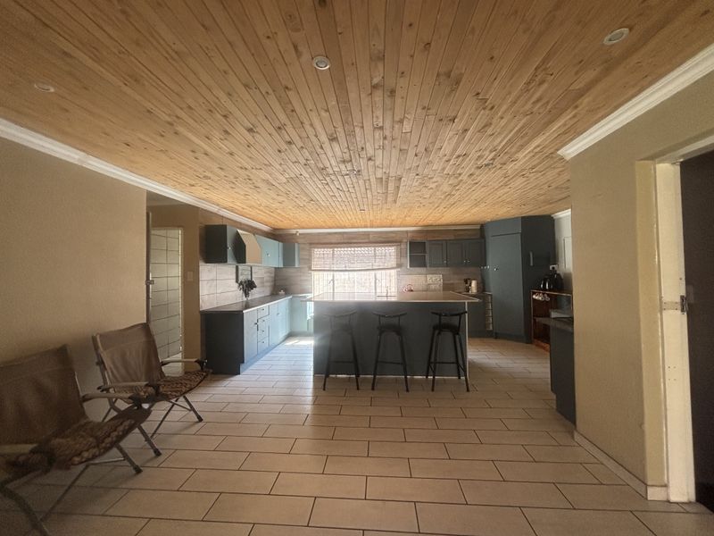 Large family home in Reyno Ridge - Photo 5