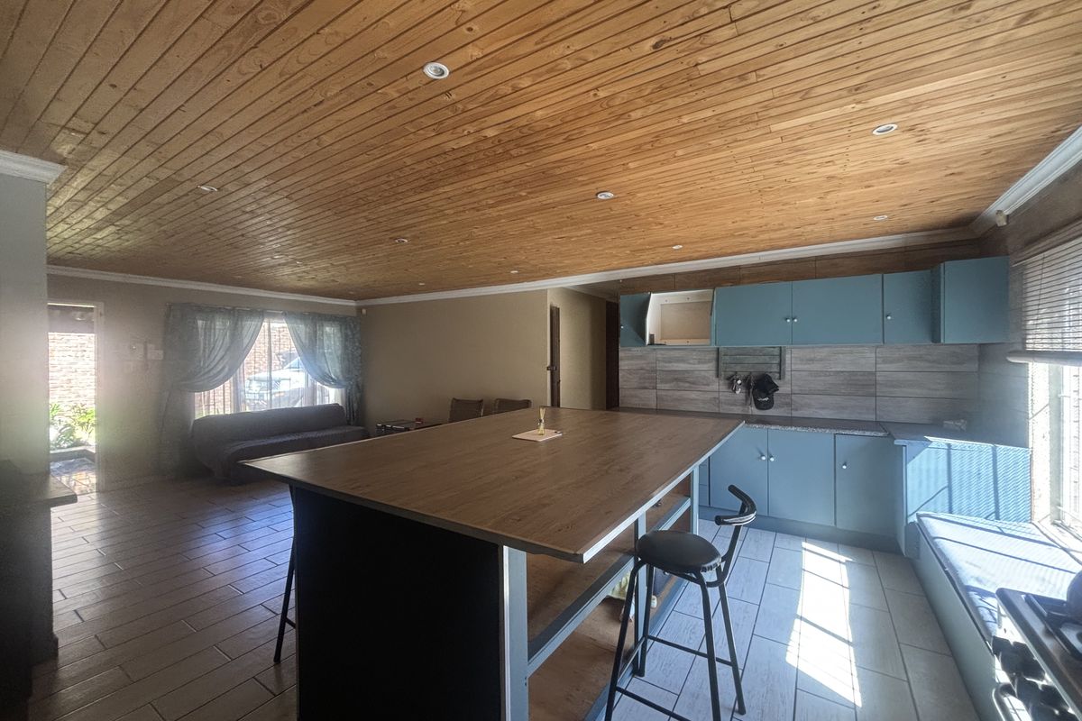 Large family home in Reyno Ridge - Photo 3