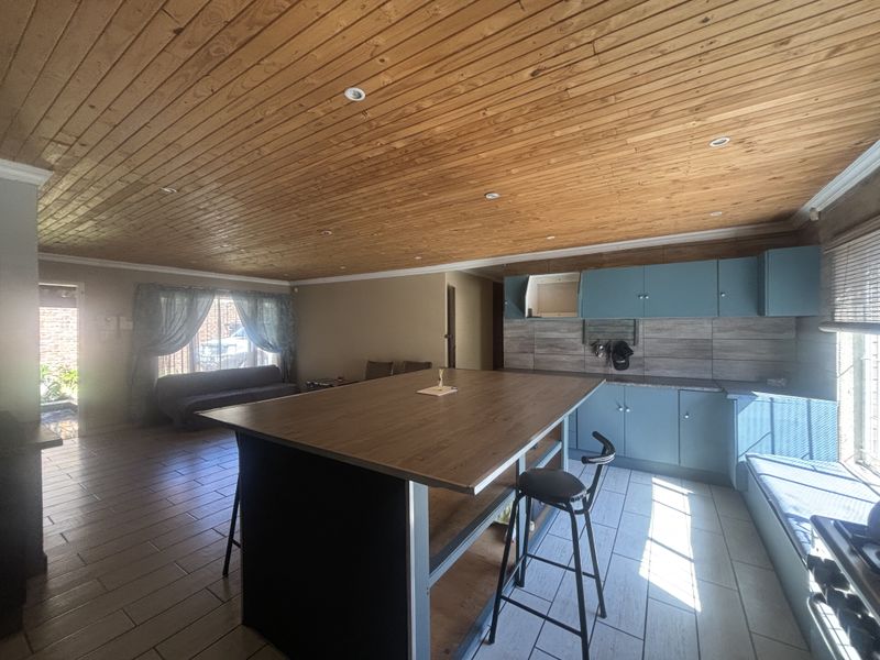 Large family home in Reyno Ridge - Photo 3