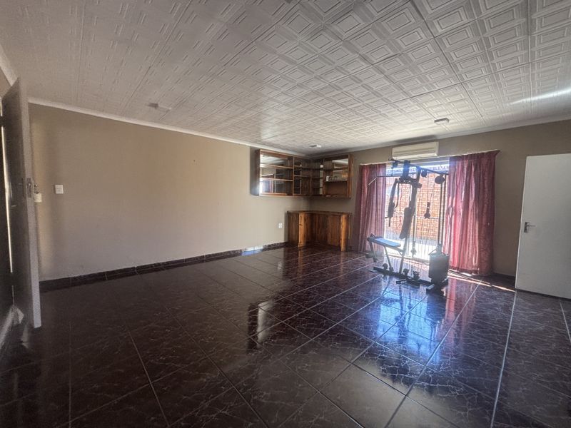 Large family home in Reyno Ridge - Photo 7