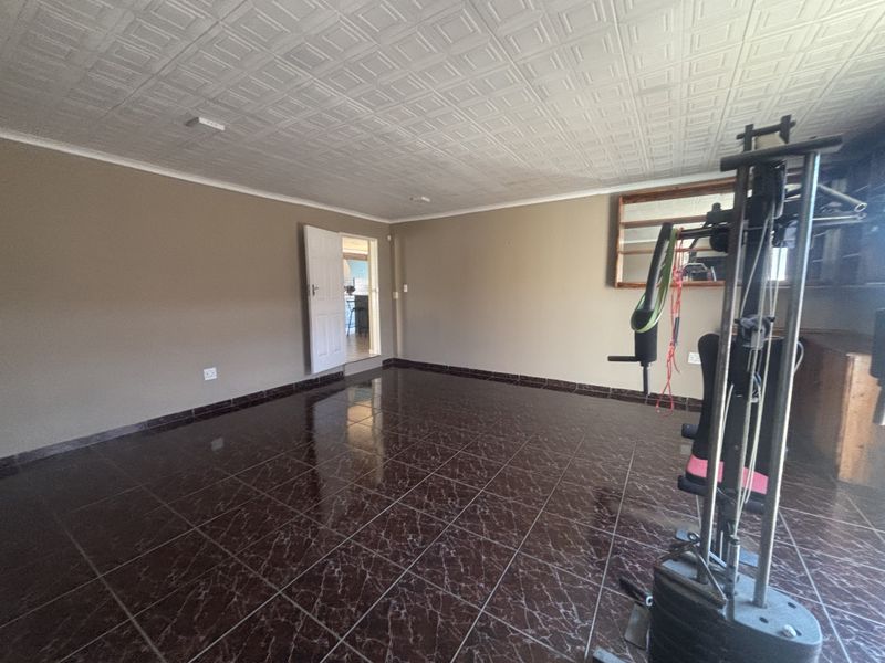 Large family home in Reyno Ridge - Photo 6