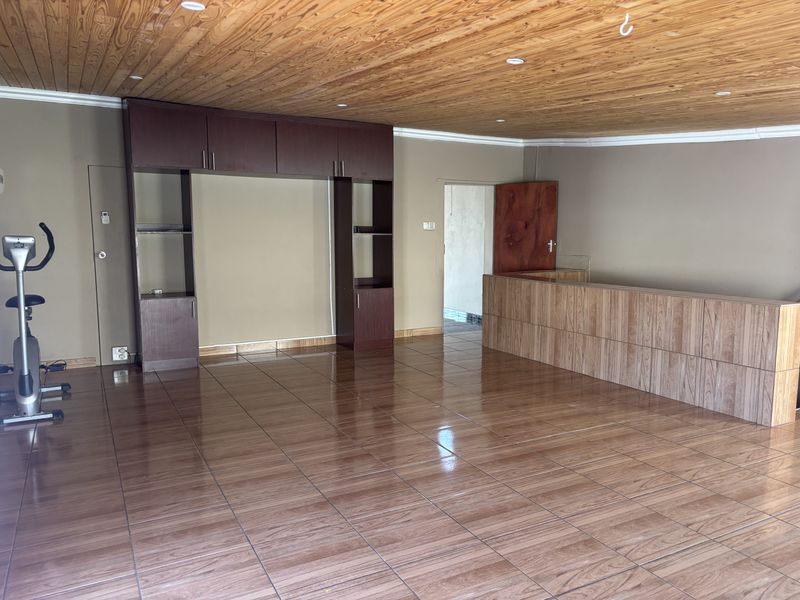 Large family home in Reyno Ridge - Photo 8