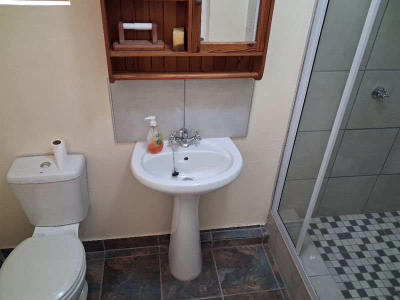 Spacious two bedroomed cottage - Photo 6