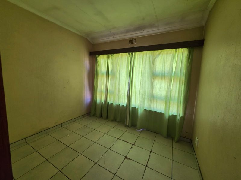 Comfortable 3-Bedroom Family Home with Study & Spacious Yard - Photo 10