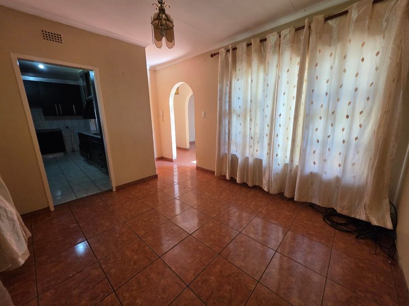 Comfortable 3-Bedroom Family Home with Study & Spacious Yard - Photo 6