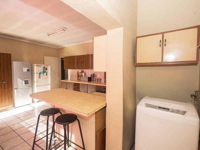 Charming 4 Bedroom Family Home - Photo 5