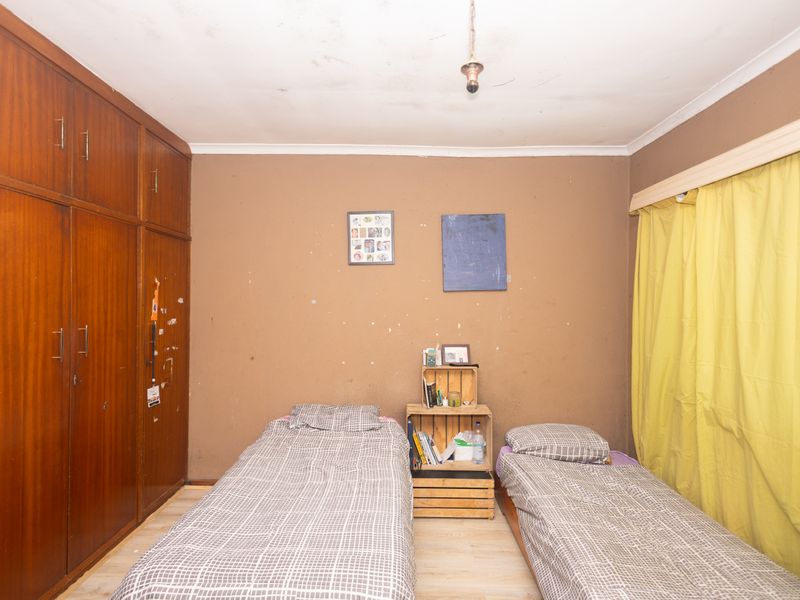 Charming 4 Bedroom Family Home - Photo 10