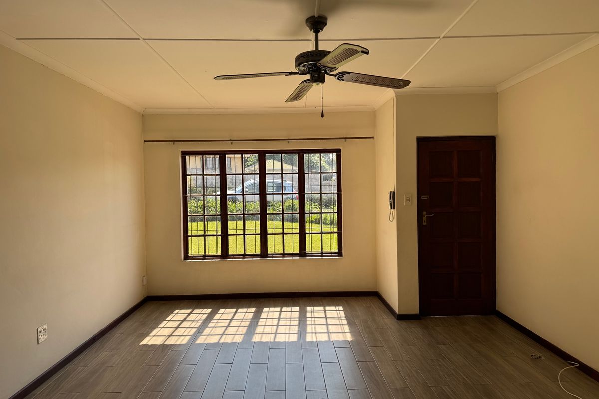 Spacious & Light-Filled 3-Bedroom Townhouse in a Secure Complex - Photo 5