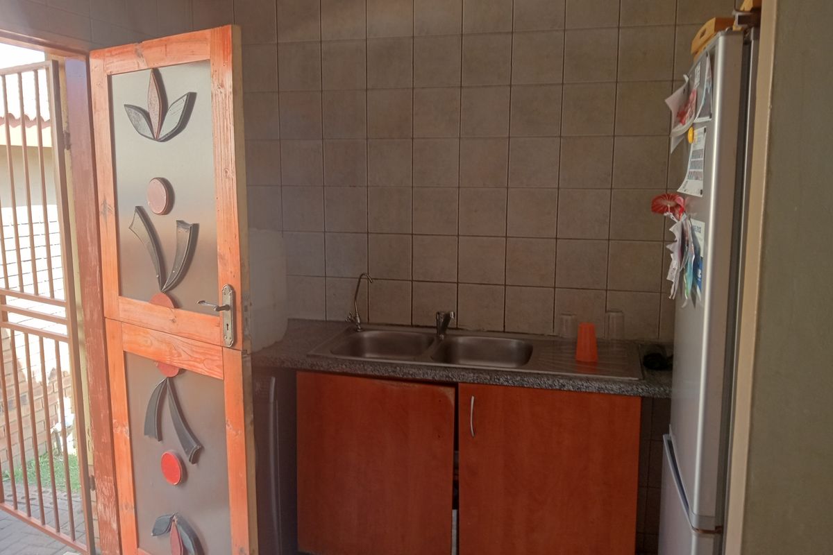 Lock Up and Go Living in a 24-hour Secure Estate - Photo 3