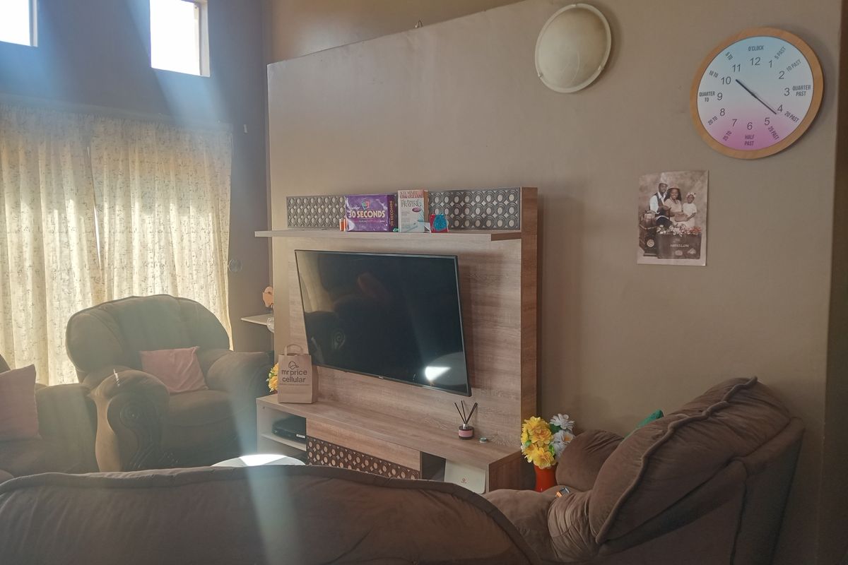 Lock Up and Go Living in a 24-hour Secure Estate - Photo 5