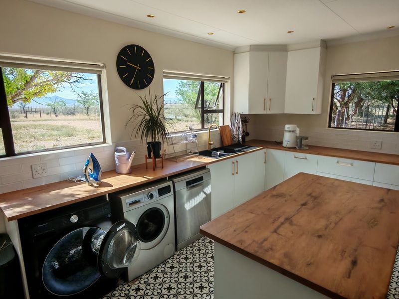 Luxury Off-Grid 250Ha Karoo Farm for Sale – Middelburg (EC) - Photo 8