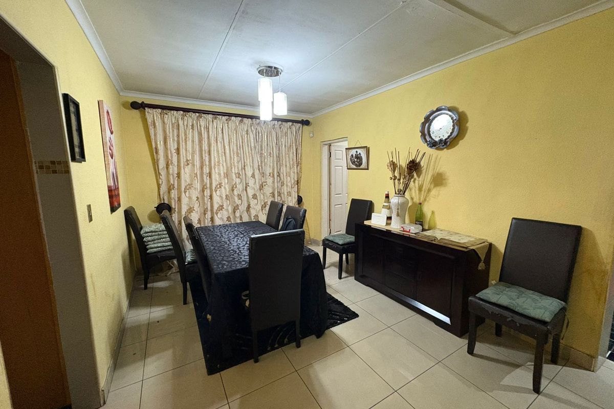 Secure, Stylish & Spacious 4 Bedroom Home - Photo 3