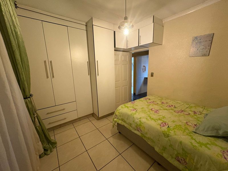 Secure, Stylish & Spacious 4 Bedroom Home - Photo 10