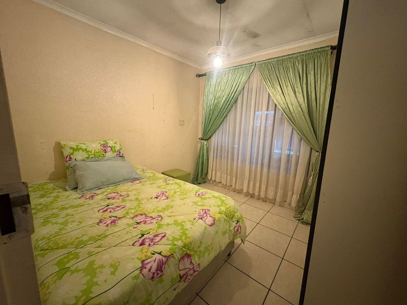 Secure, Stylish & Spacious 4 Bedroom Home - Photo 9