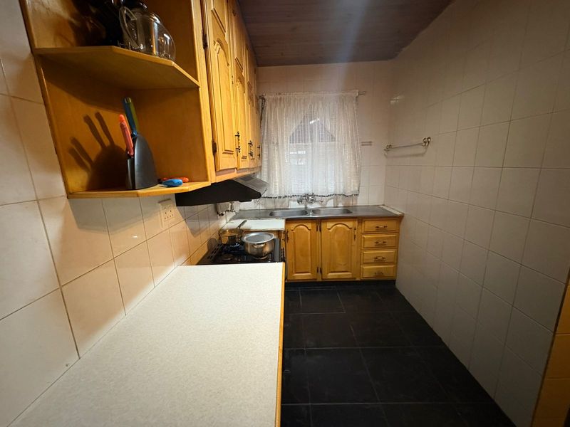 Secure, Stylish & Spacious 4 Bedroom Home - Photo 7