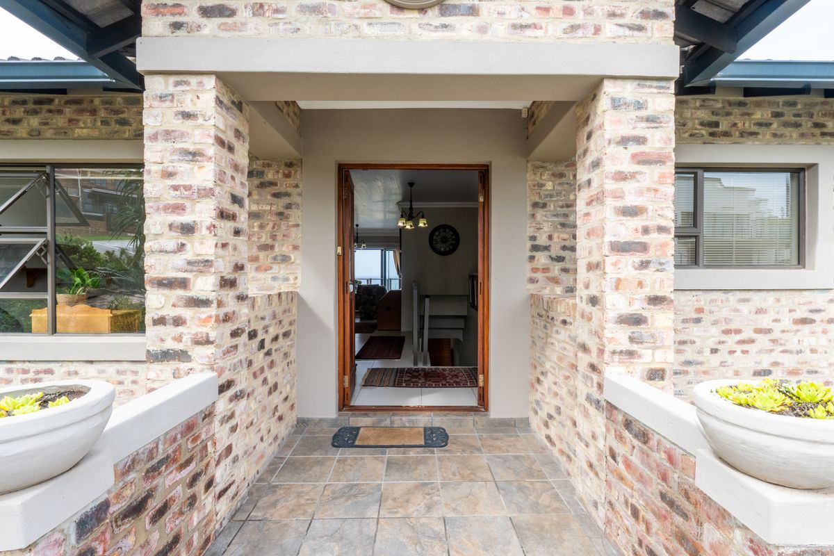 Seaview family home - Photo 5