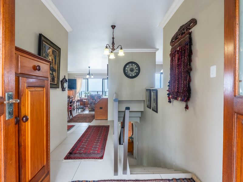 Seaview family home - Photo 6