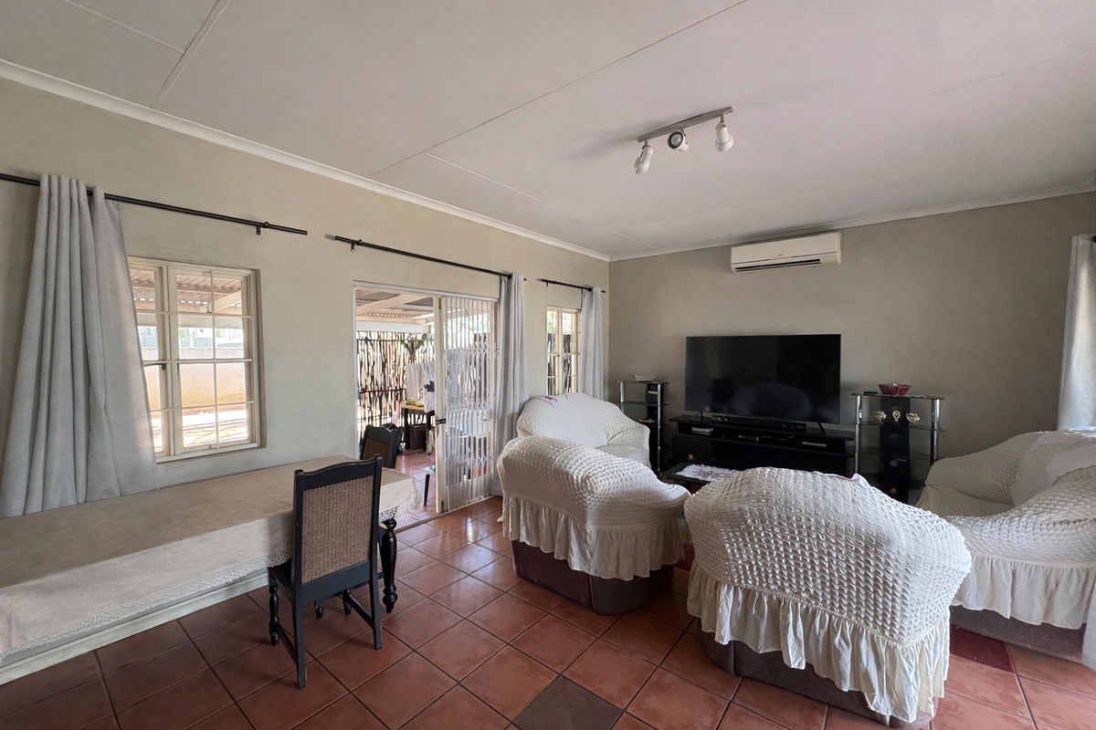 Spacious 3-bedroom sectional title in Waterval East, Rustenburg. - Photo 5