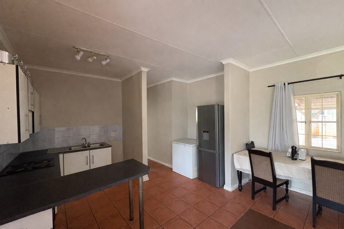 Spacious 3-bedroom sectional title in Waterval East, Rustenburg. - Photo 3