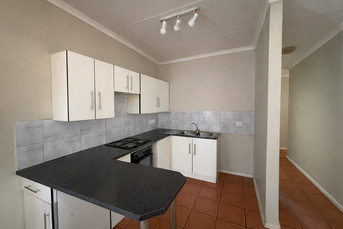 Spacious 3-bedroom sectional title in Waterval East, Rustenburg. - Photo 2