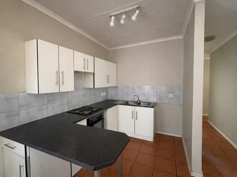 Spacious 3-bedroom sectional title in Waterval East, Rustenburg. - Photo 2