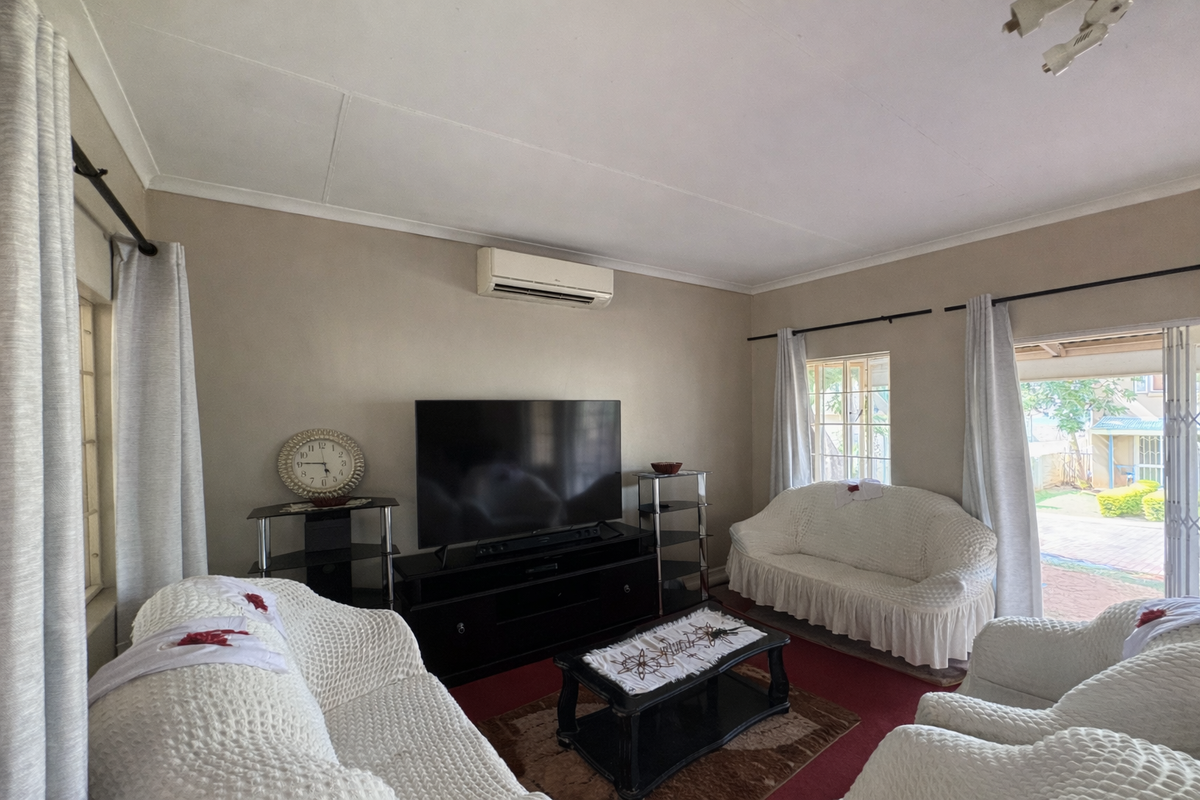 Spacious 3-bedroom sectional title in Waterval East, Rustenburg. - Photo 4