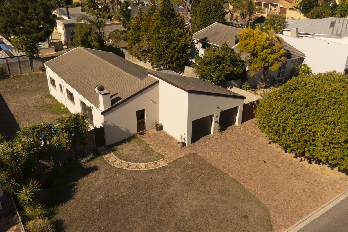 4 Bedroom House in Rouxville - Photo 2