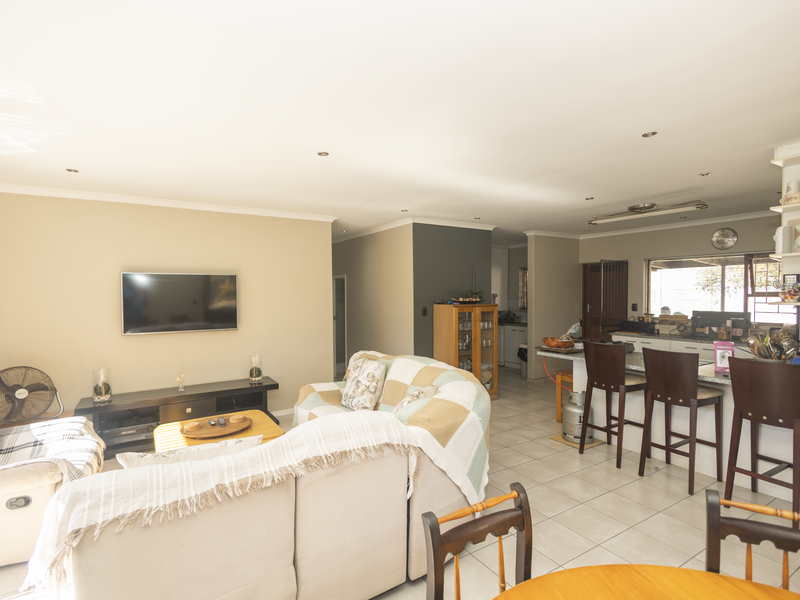 4 Bedroom House in Rouxville - Photo 7